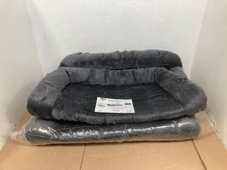 2 X EXTRA LARGE QUIET TIME BOLSTERED PET BEDS IN CHARCOAL: LOCATION - A11