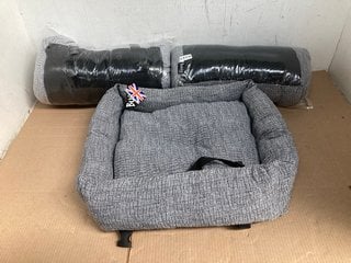 3 X SMALL BUNTY TRAVEL PET BEDS WITH BUCKLE IN GREY: LOCATION - A8