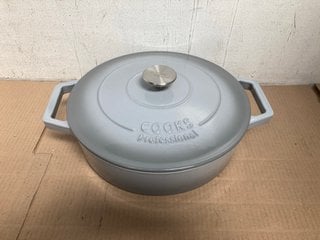 COOKS PROFESSIONAL 28CM SHALLOW CAST IRON ENAMEL CASSEROLE DISH IN GRADUATED GREY - RRP £80: LOCATION - A8