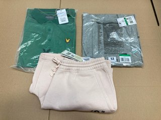 3 X ASSORTED CLOTHES TO INCLUDE LYLE & SCOTT GOLF MICROSTRIPE POLO IN SMYTH GREEN/PINE GREEN - UK SIZE MEDIUM: LOCATION - WA1