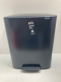 BRABANTIA BO PEDAL 60L BIN WITH 1 INNER BUCKET IN STAINLESS STEEL: LOCATION - B1