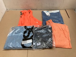 5 X ASSORTED WOMENS CLOTHES TO INCLUDE TANKANEO V NECK SHORT SLEEVE OVERSIZED TUNIC TEE IN ORANGE - UK SIZE MEDIUM: LOCATION - WA2