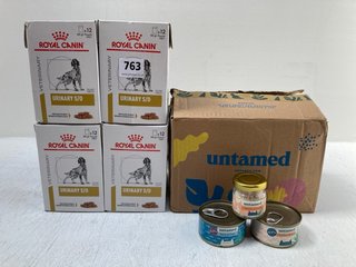 4 X BOXES OF ROYAL CANIN URINARY DOG FOOD - BBE 14/3/26 TO ALSO INCLUDE BOX OF UNTAMED CAT FOOD TINS - BBE 21/12/26: LOCATION - B7