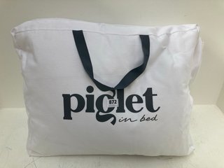 PIGLET IN BED KINGSIZE WOOL DUVET: LOCATION - B13