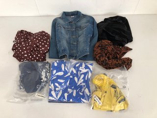 QTY OF ASSORTED CLOTHING ITEMS TO INCLUDE VERO MODA DENIM JACKET IN MID BLUE UK SIZE S: LOCATION - B1