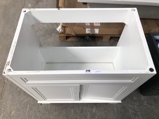 FLOORSTANDING WHITE 2 DOOR BATHROOM VANITY UNIT: LOCATION - B5