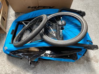 BICYCLE CHILD TRAILER IN BLACK/BLUE: LOCATION - A7