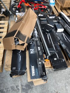 QTY OF ASSORTED BIKE ITEMS TO INCLUDE THULE FREERIDE BIKE CARRIER: LOCATION - A7 (KERBSIDE PALLET DELIVERY)