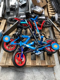 QTY OF ASSORTED BICYCLES TO INCLUDE MONSTER TRUCK CHILDRENS BICYCLE IN BLUE/RED: LOCATION - A7 (KERBSIDE PALLET DELIVERY)