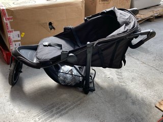 HAUCK RUNNER 2 BABY STROLLER: LOCATION - BR15