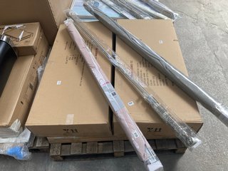 5 X ASSORTED HOUSEHOLD ITEMS TO INCLUDE JOHN LEWIS & PARTNERS BLACKOUT ROMAN BLIND: LOCATION - B7 (KERBSIDE PALLET DELIVERY)