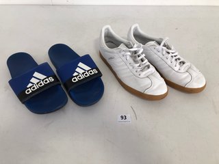 ADIDAS GAZELLE TRAINERS IN WHITE UK SIZE 9 TO INCLUDE ADIDAS FLIP FLOPS IN BLUE UK SIZE 8: LOCATION - B1