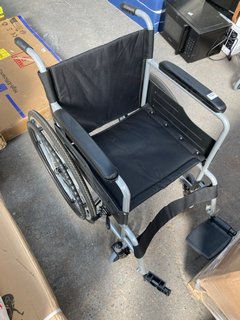 BLACK FOLDABLE WHEELCHAIR WITH FOOTREST: LOCATION - A6