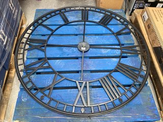 LARGE ROMAN NUMERALS BLACK WALL CLOCK: LOCATION - B3 (KERBSIDE PALLET DELIVERY)