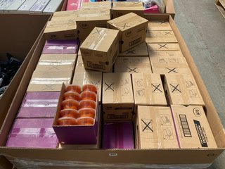 QTY OF ASSORTED FOOD PRODUCTS TO INCLUDE DOLE FRUIT IN JELLY MANDARINS IN ORANGE FLAVOUR JELLY - BBE 15/08/24: LOCATION - B4 (KERBSIDE PALLET DELIVERY)