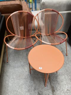 SET OF 3 ORANGE TABLE & WIRE MULTI-COLOURED CHAIRS: LOCATION - A2