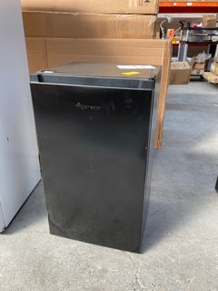 FRIDGEMASTER FREESTANDING FRIDGE IN BLACK - RRP £190: LOCATION - A2