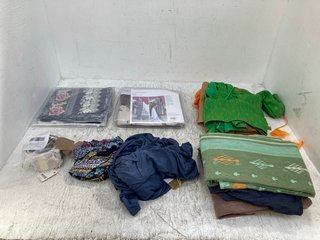 QTY OF ASSORTED CLOTHING TO INCLUDE MOUNTAIN WAREHOUSE BAHAMAS WOMEN'S DRESS SIZE 14: LOCATION - C19