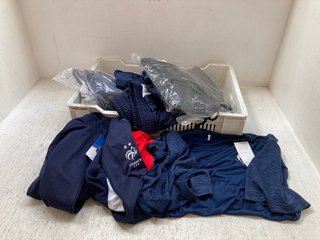 QTY OF ASSORTED CLOTHING ITEMS TO INCLUDE PARIS 2024 SHORT SLEEVE SPORTS TOP IN NAVY SIZE: XL: LOCATION - A4