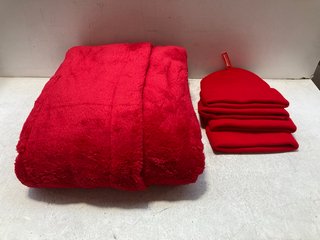 QTY OF ASSORTED CLOTHING ITEMS TO INCLUDE 4 X RESULT KNITTED BEANIE HATS IN RED: LOCATION - A6