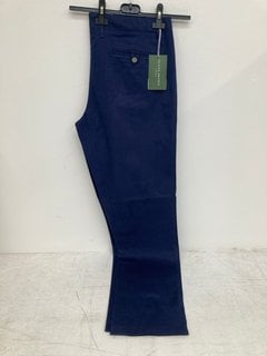 OLIVER BROWN MENS BROMPTON CHINOS IN NAVY SIZE: 36'' RRP - £135: LOCATION - WHITE BOOTH