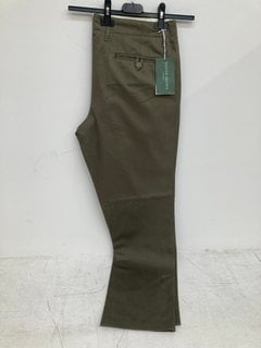 OLIVER BROWN MENS BROMPTON CHINOS IN OLIVE SIZE: 34'' RRP - £135: LOCATION - WHITE BOOTH