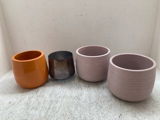 4 X ASSORTED SIZED PLANTER POTS IN VARIOUS COLOURS: LOCATION - A15