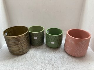 4 X ASSORTED SIZED PLANTER POTS IN VARIOUS COLOURS AND DESIGNS: LOCATION - A15