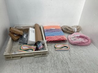 QTY OF ASSORTED ITEMS TO INCLUDE 2 X PLUSH FAUX FUR FABRIC SQUARES: LOCATION - B21