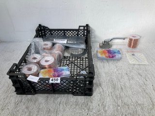 QTY OF ASSORTED ITEMS TO INCLUDE 2 X EMPTY WATERPROOF PAINT PALETTES: LOCATION - B21