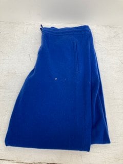 JAMES PERSE LOS ANGELES BABY CASHMERE TRACK PANTS IN ROYAL BLUE SIZE: S RRP - £550: LOCATION - WHITE BOOTH