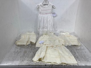 5 X SARAH LOUISE CHILDRENS SLEEVELESS LIGHT FLOWER PATTERN PLEATED DRESSES IN WHITE AND YELLOW SIZE: 18 MONTHS AND 4 YRS: LOCATION - B17