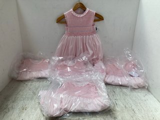 5 X SARAH LOUISE CHILDRENS SLEEVELESS LIGHT FLOWER PATTERN PLEATED DRESSES IN LIGHT PINK SIZE: 4 AND 6 YRS: LOCATION - B17