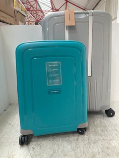 2 X ASSORTED SIZE SAMSONITE HARDSHELL TRAVEL SUITCASES IN BLUE AND GREY: LOCATION - B15