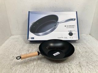 LE CREUSET 30CM 3 - PLY STAINLESS STEEL PAN TO INCLUDE NON STICK WOK IN BLACK: LOCATION - B10