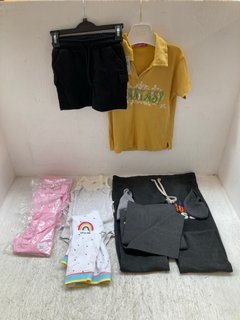 QTY OF ASSORTED CHILDRENS CLOTHING TO INCLUDE SUPERDRY LOGO PRINT STRAIGHT LEG JOGGERS IN DARK GREY SIZE: L: LOCATION - A1