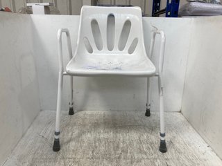 NRS SHOWER CHAIR WITH ARMS IN WHITE: LOCATION - B9