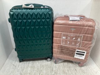 2 X ASSORTED PLAIN AND FLIGHT KNIGHT SMALL AND MEDIUM SIZED HARDSHELL TRAVEL SUITCASES IN DARK GREEN AND LIGHT PINK: LOCATION - B2