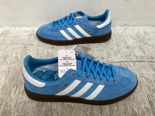 ADIDAS MENS HANDBALL SPEZIAL LACE UP TRAINERS IN LIGHT BLUE SIZE: 8: LOCATION - C2