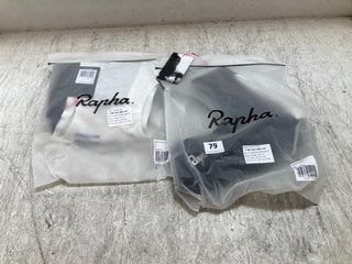 2 X ASSORTED RAPHA CLOTHING ITEMS TO INCLUDE WINTER OVERSHOES IN BLACK SIZE: XL: LOCATION - A2