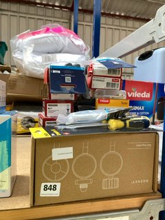 QTY OF ASSORTED ITEMS TO INCLUDE BOX OF TIMCO SOLO CHIPBOARD AND WOODSCREWS: LOCATION - C6