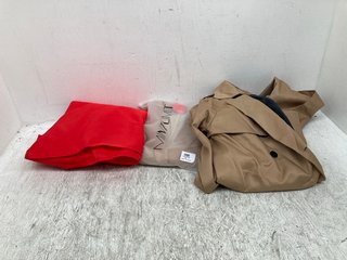 3 X ASSORTED CLOTHING ITEMS TO INCLUDE BUTTON DOWN TRENCH COAT IN BROWN SIZE: XL: LOCATION - C9