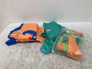 QTY OF ASSORTED CHILDRENS CLOTHING TO INCLUDE 2 X PATTERNED INFLATABLE FLOATING SWIMMING OUTFITS IN ORANGE AND GREEN SIZE: 12 - 18 MONTHS: LOCATION - C9