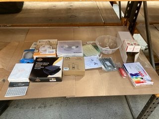 QTY OF ASSORTED ITEMS TO INCLUDE BOX OF LED FILAMENT BULBS: LOCATION - C12