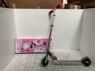 2 X ASSORTED CHILDRENS EVO AND SPIN MASTER SCOOTERS: LOCATION - C14