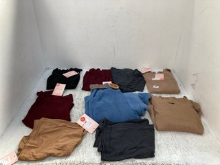 QTY OF ASSORTED WOMENS CLOTHING TO INCLUDE 4 X ASSORTED WOMEN'S COTTON CARDIGANS IN DIFFERENT COLOURS IN ONE SIZE FITS ALL: LOCATION - C18