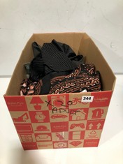 BOX OF ASSORTED ADULT CLOTHING TO INCLUDE M.SARA JENAS DENIM JEANS WASHED BLACK SIZE 30