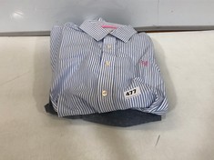 CREW CLOTHING CO. MEN'S SHIRT IN BLUE/WHITE SIZE M TO INCLUDE BARBOUR MEN'S SHIRT IN DARK BLUE SIZE L