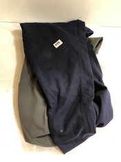 CARHARTT MEN'S TROUSERS IN NAVY SIZE 32X32 TO INCLUDE CALLAWAY MEN'S GOLF TROUSERS IN GREY SIZE W36 X L34