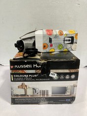 RUSSELL HOBBS CLASSIC CREAM MANUAL MICROWAVE MODEL NO.: RHMM701C-N TO INCLUDE MASTER CHEF SMOOTHIE BLENDER WITH 2 BOTTLES